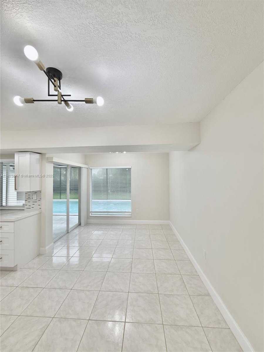 Small Image of 6708 CAMELIA DR, Miramar Number 17