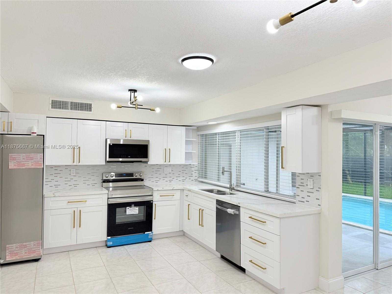 Small Image of 6708 CAMELIA DR, Miramar Number 20