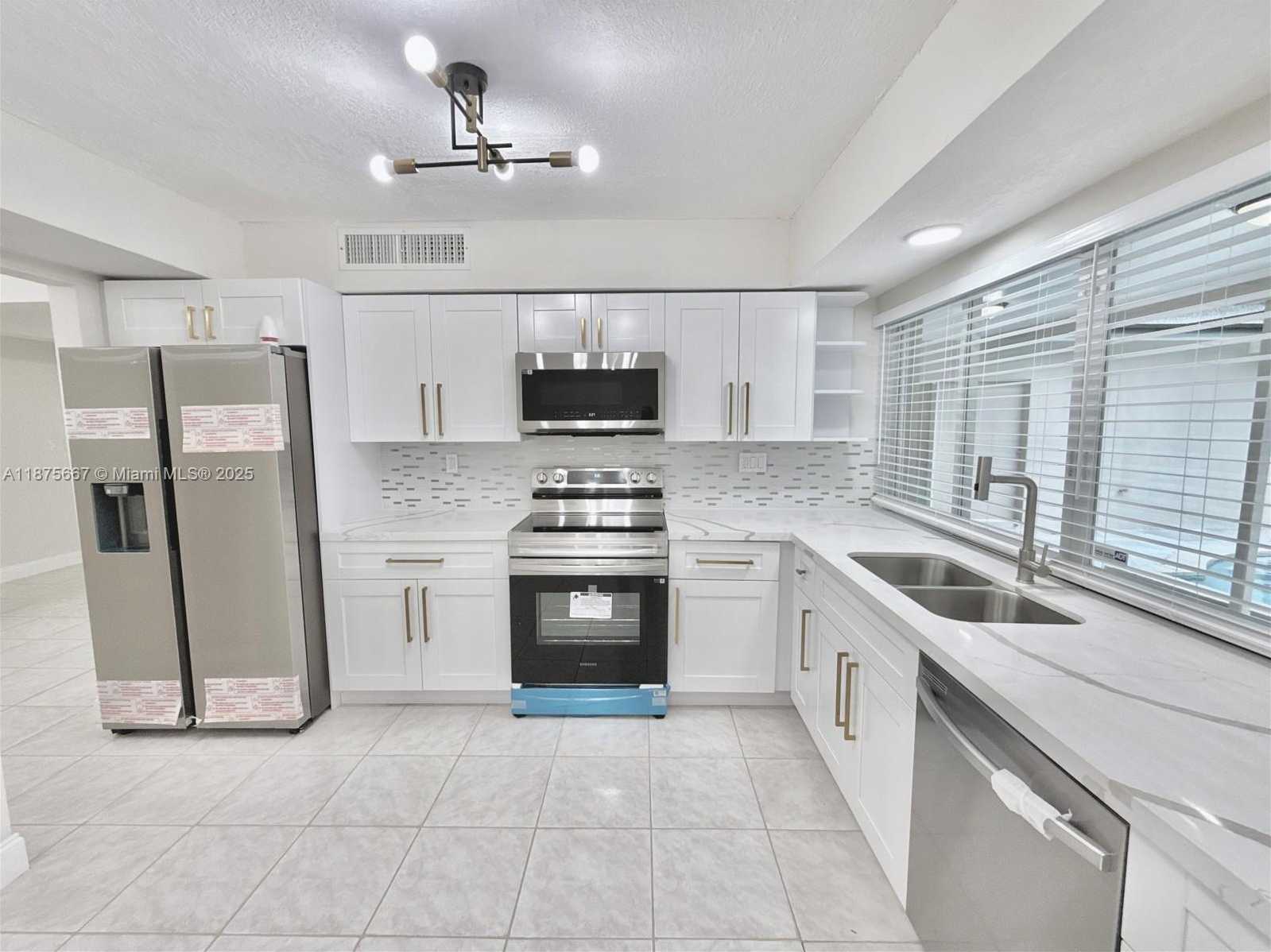 Small Image of 6708 CAMELIA DR, Miramar Number 21