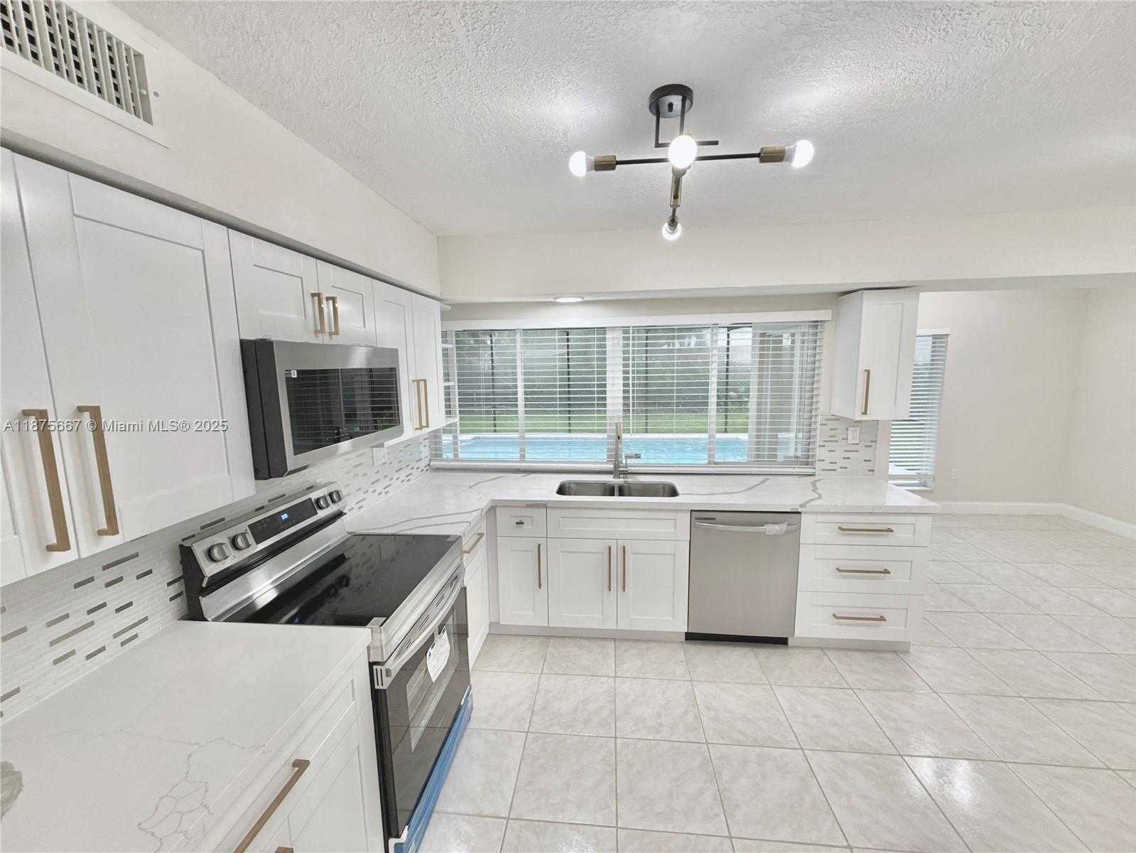 Small Image of 6708 CAMELIA DR, Miramar Number 22