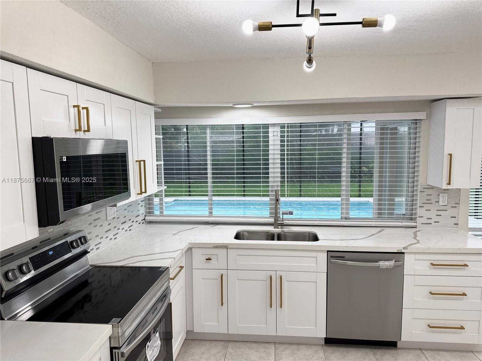 Small Image of 6708 CAMELIA DR, Miramar Number 23