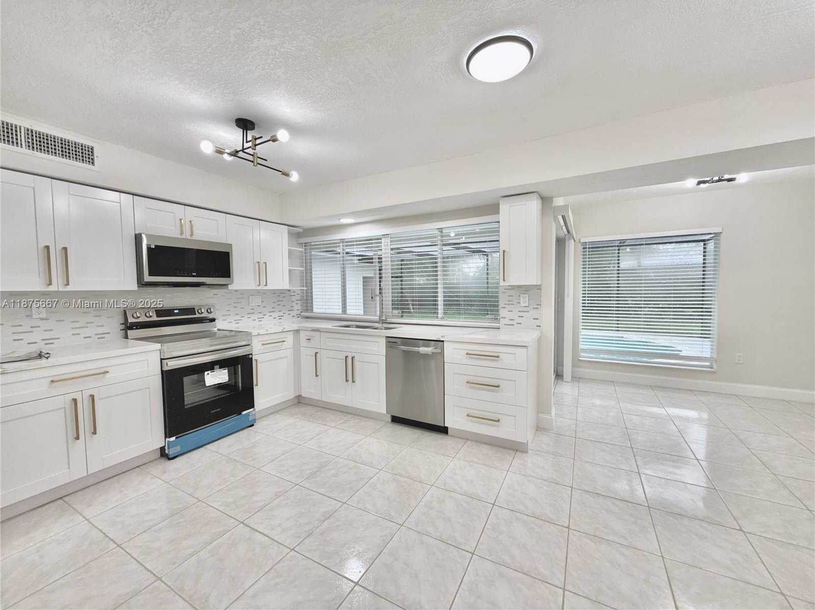 Small Image of 6708 CAMELIA DR, Miramar Number 24