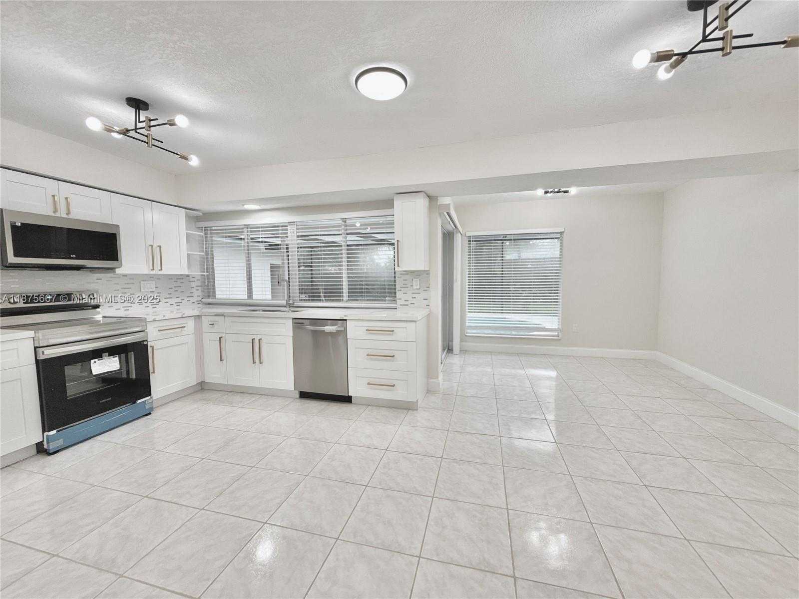Small Image of 6708 CAMELIA DR, Miramar Number 25
