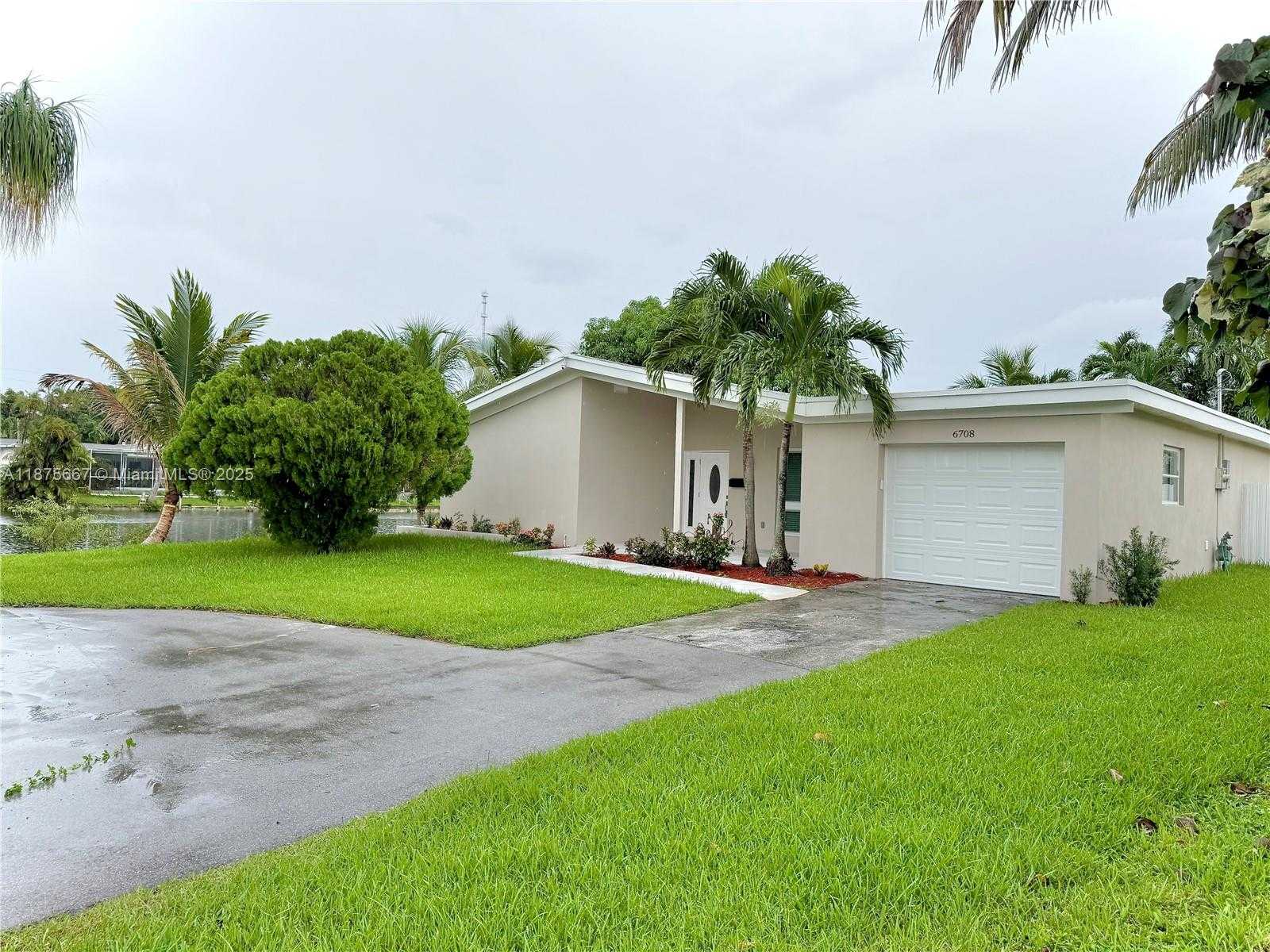 Small Image of 6708 CAMELIA DR, Miramar Number 3