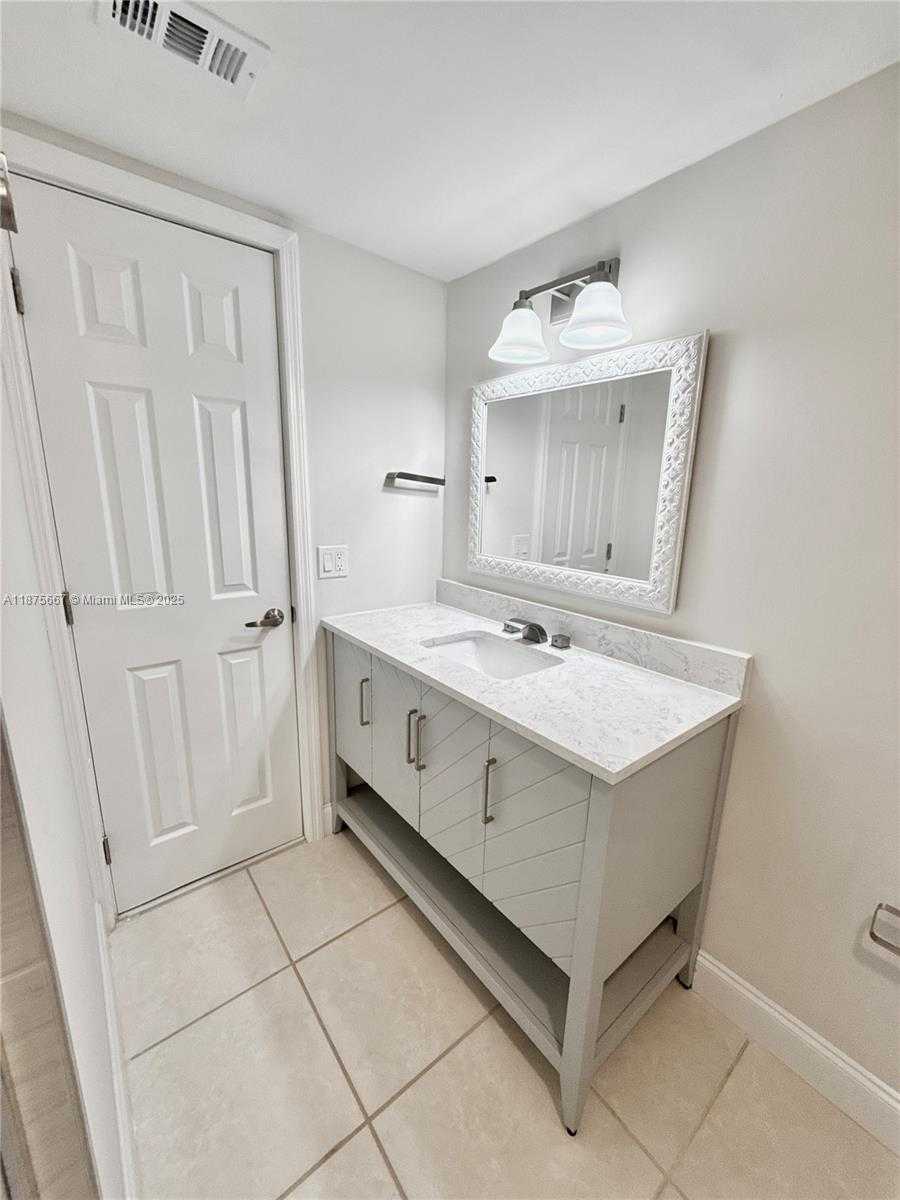 Small Image of 6708 CAMELIA DR, Miramar Number 45
