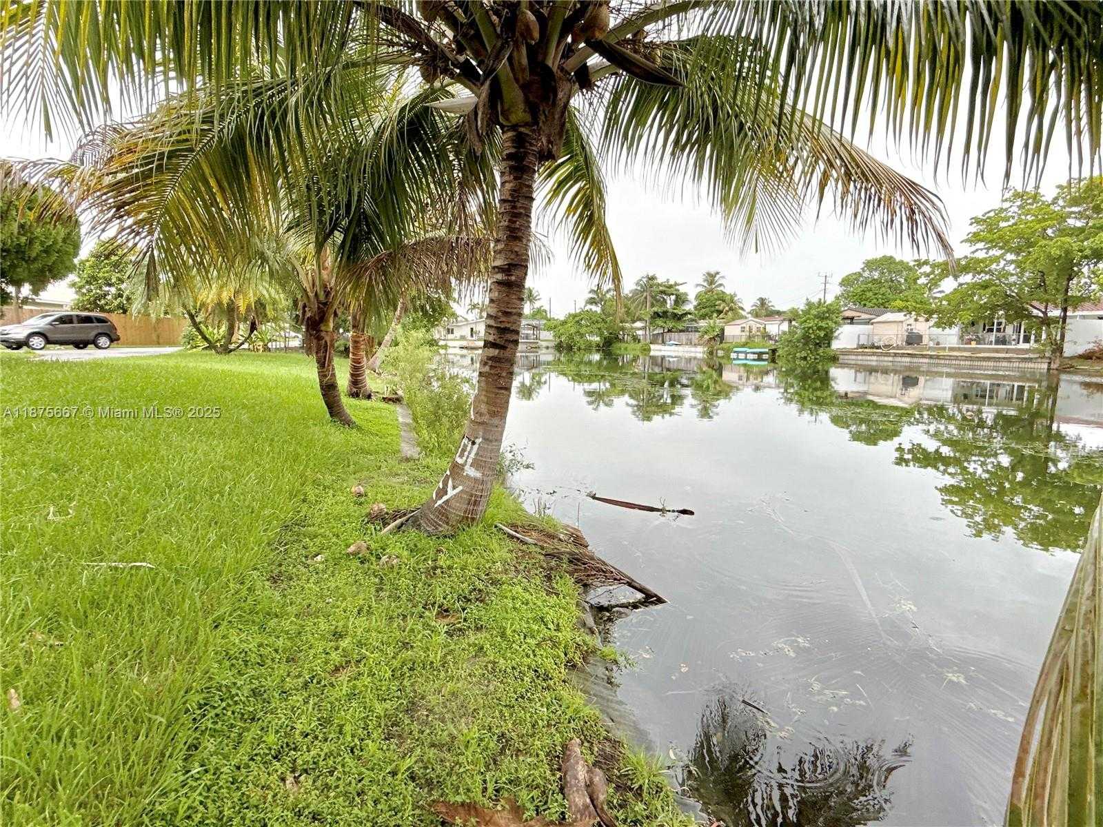 Small Image of 6708 CAMELIA DR, Miramar Number 53