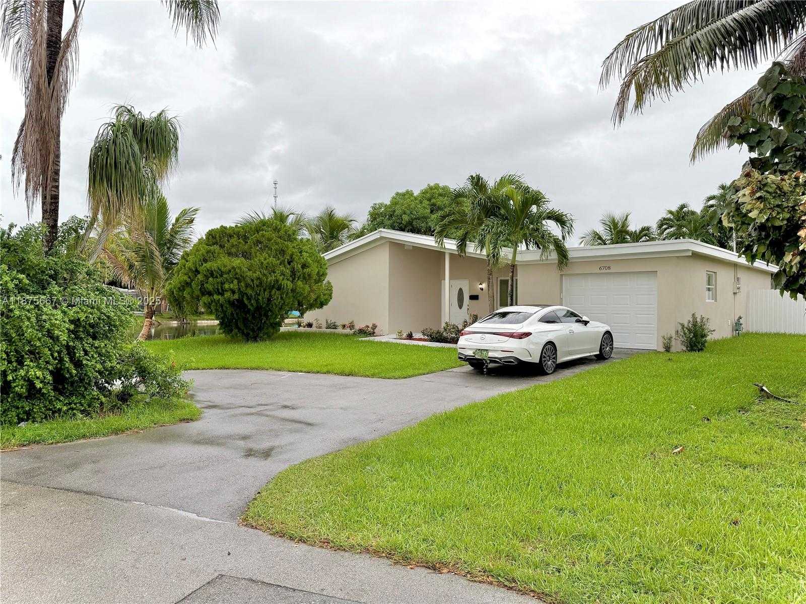 Small Image of 6708 CAMELIA DR, Miramar Number 6