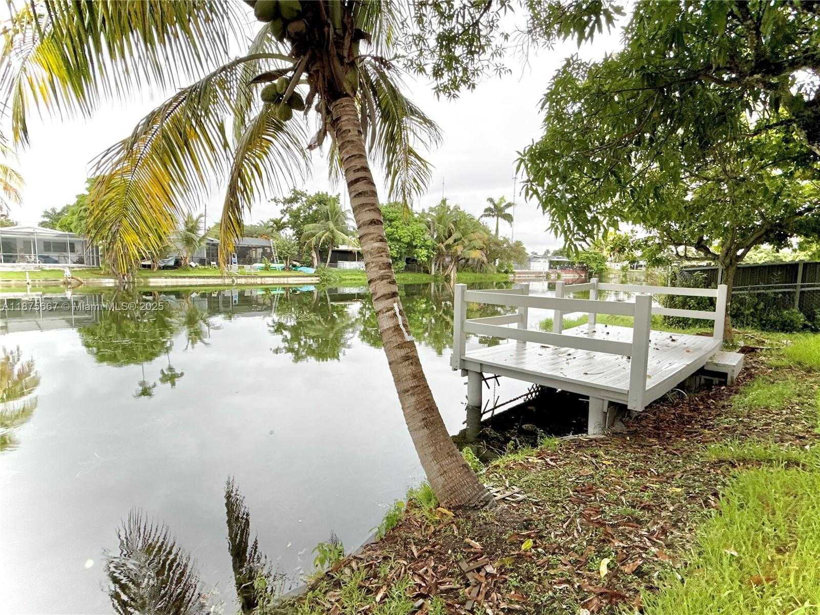 Small Image of 6708 CAMELIA DR, Miramar Number 62