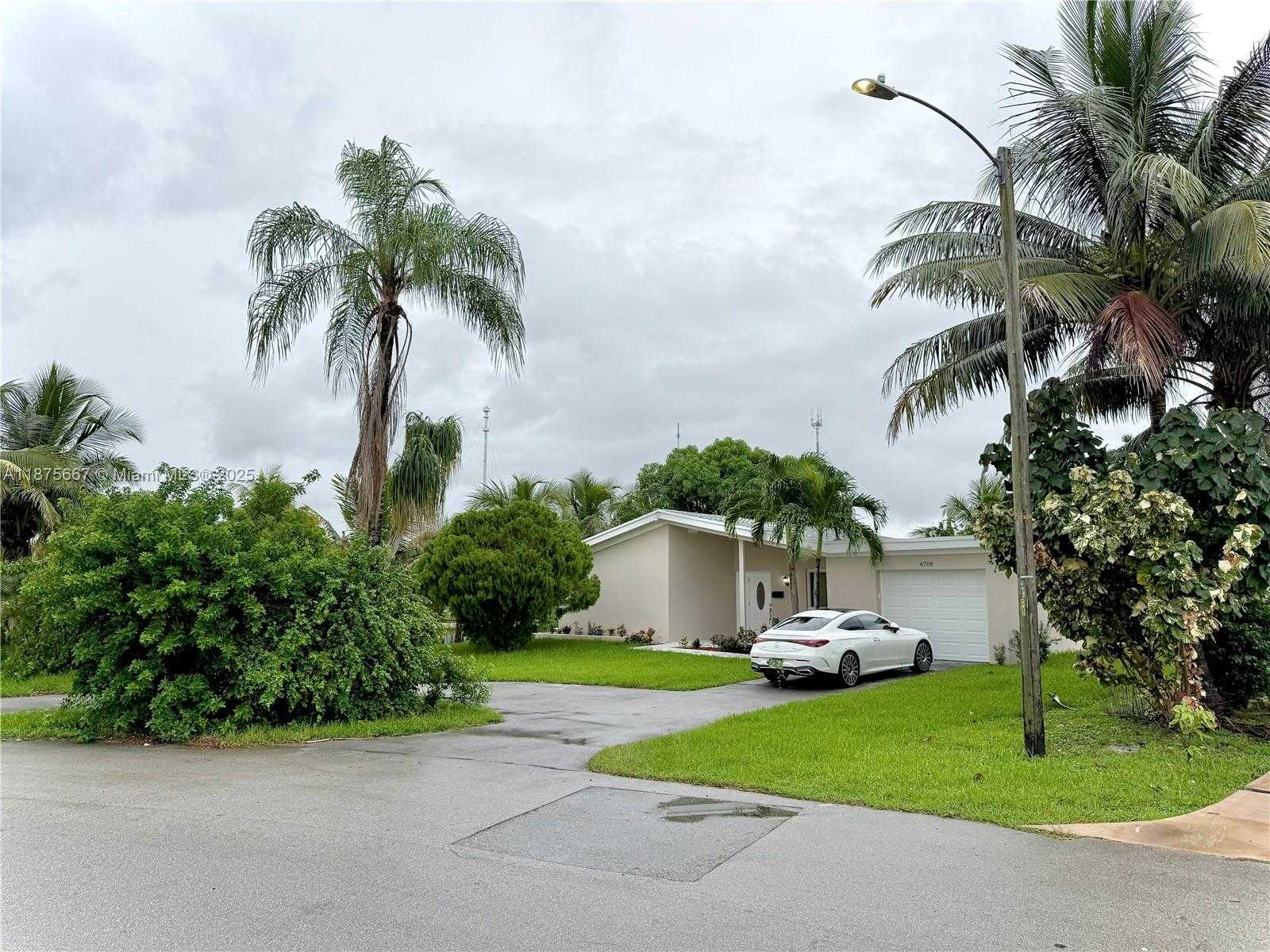 Small Image of 6708 CAMELIA DR, Miramar Number 73