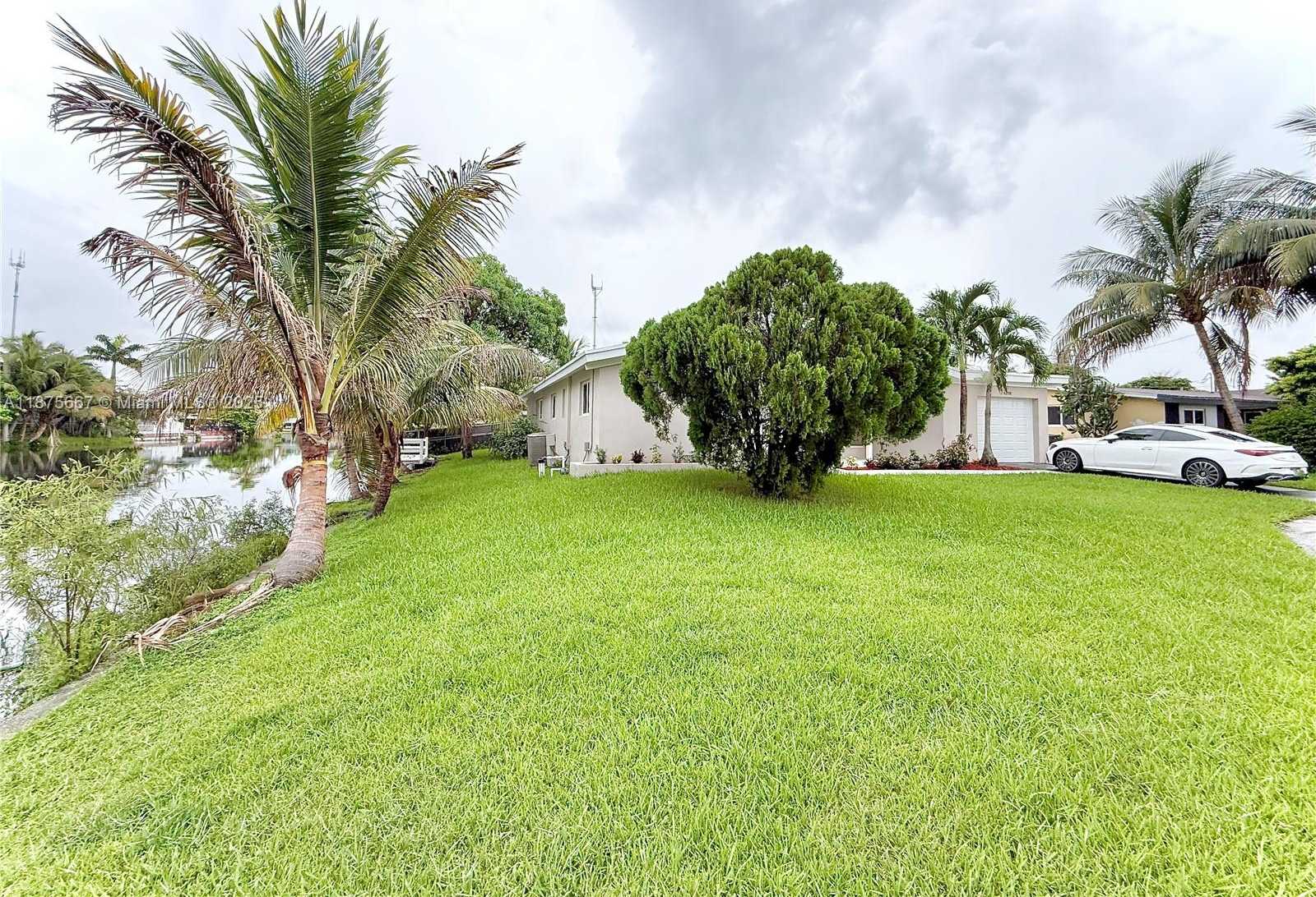 Small Image of 6708 CAMELIA DR, Miramar Number 76
