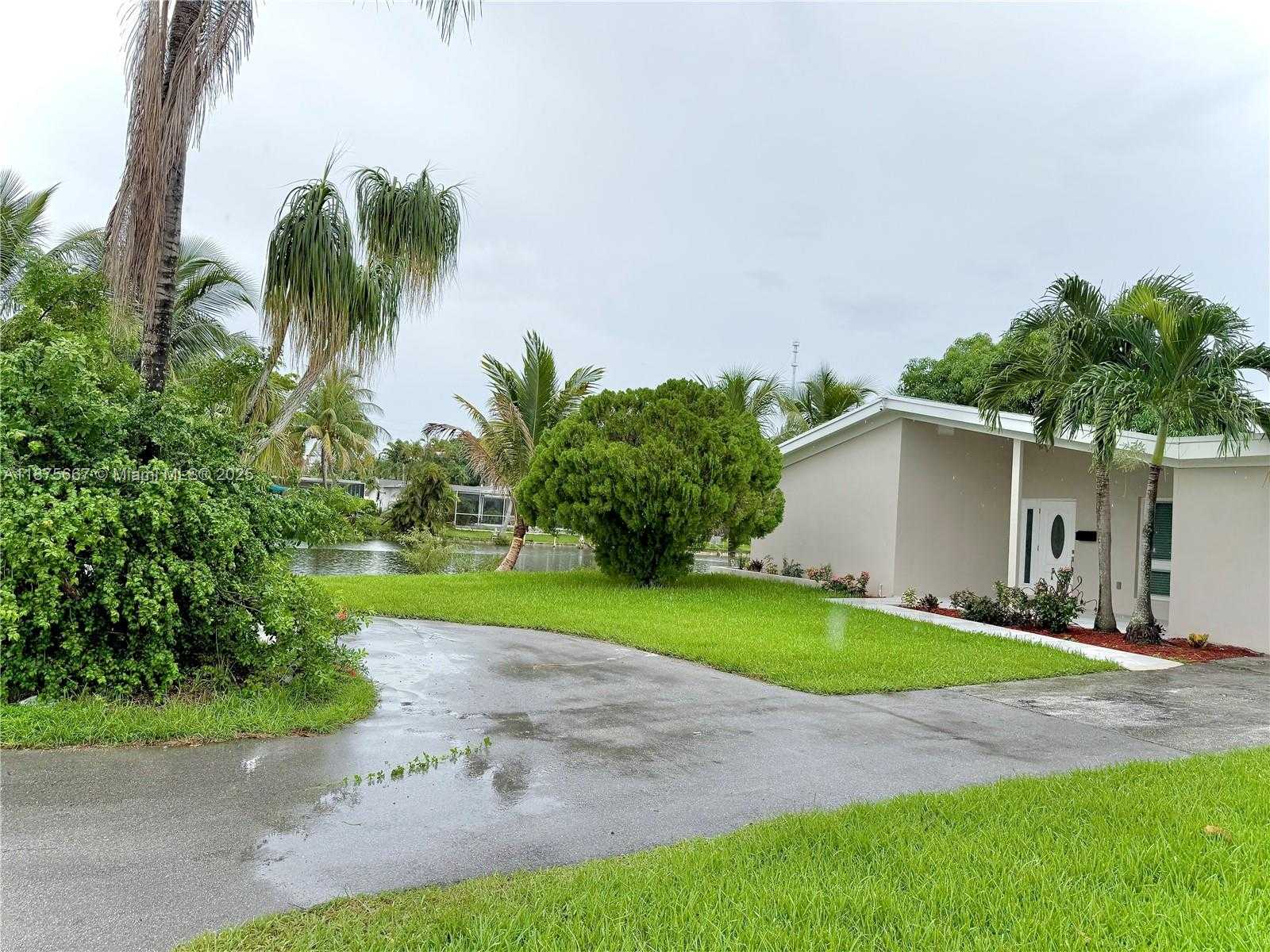 Small Image of 6708 CAMELIA DR, Miramar Number 77