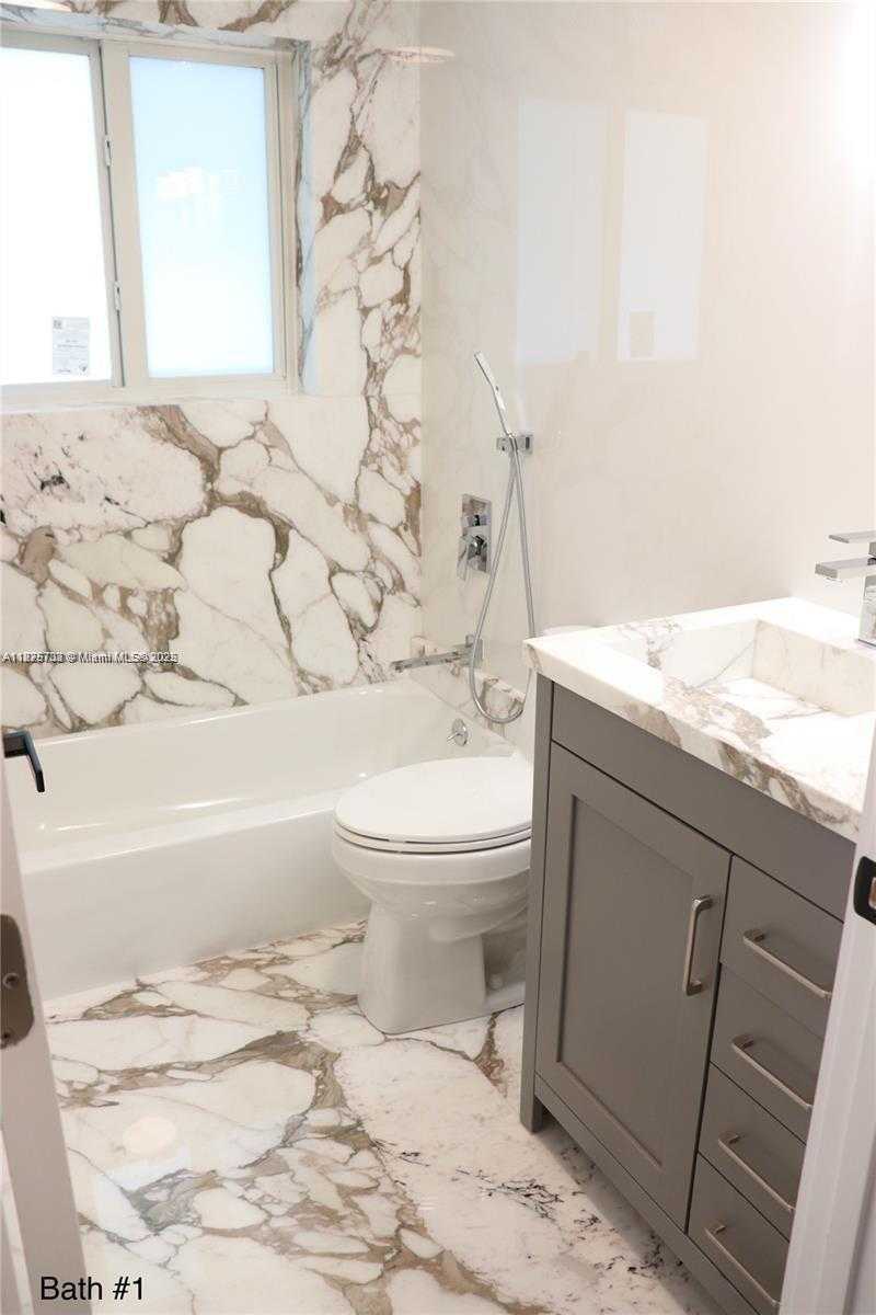 Small Image of 861 NORTH RAINBOW DR, Hollywood Number 5
