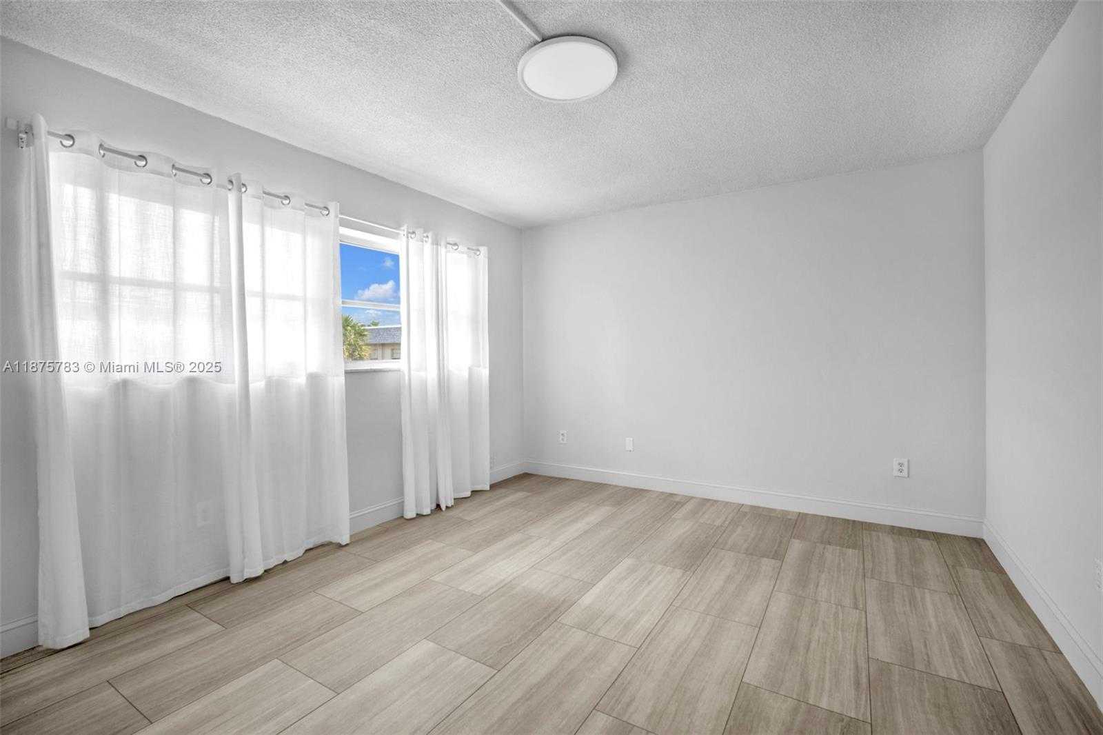 Small Image of Fort Lauderdale Number 24