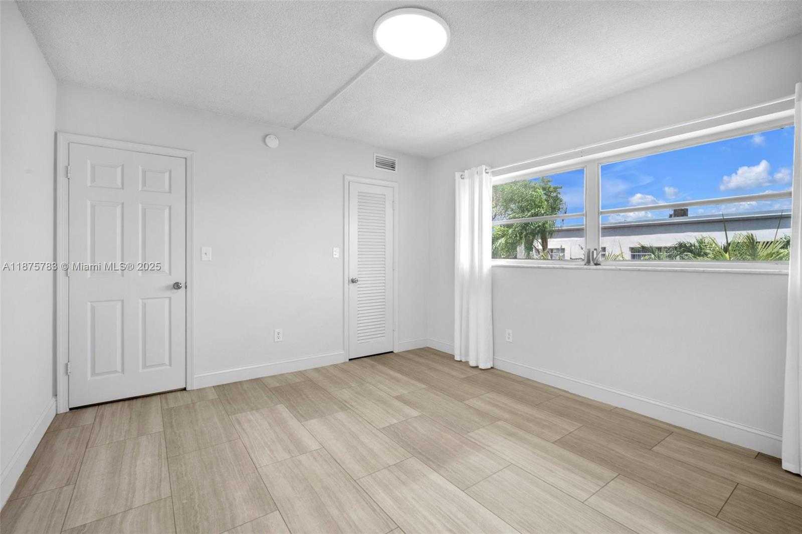 Small Image of Fort Lauderdale Number 27