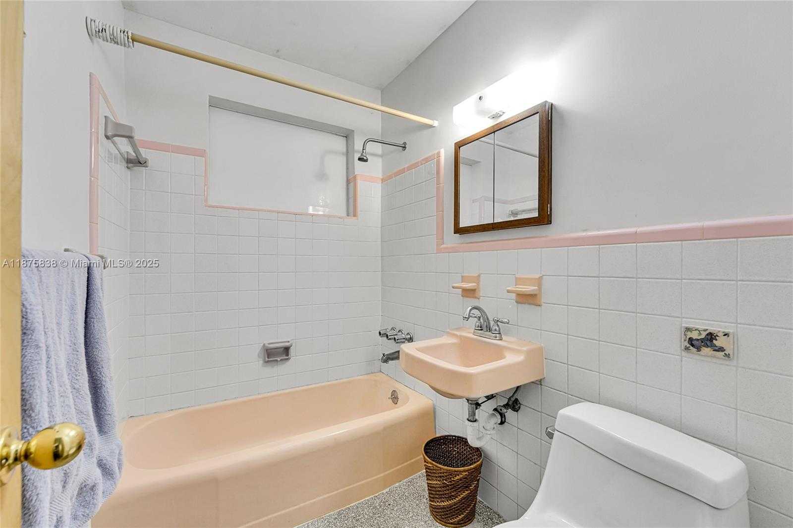 Small Image of 740 NORTH EAST 50TH CT, Deerfield Beach Number 11