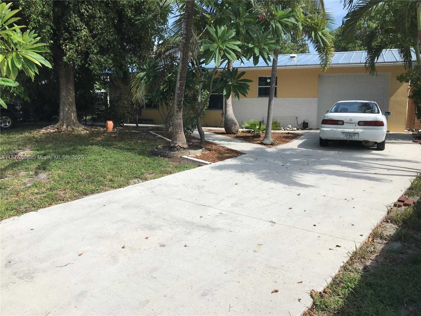 Small Image of 740 NORTH EAST 50TH CT, Deerfield Beach Number 2