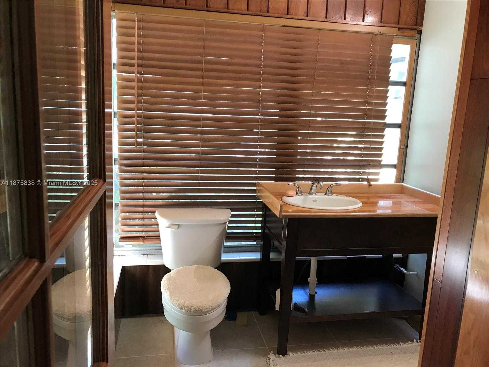 Small Image of 740 NORTH EAST 50TH CT, Deerfield Beach Number 4
