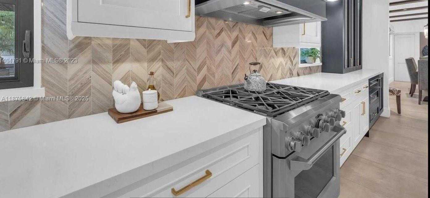 Small Image of 1421 TYLER ST, Hollywood Number 11