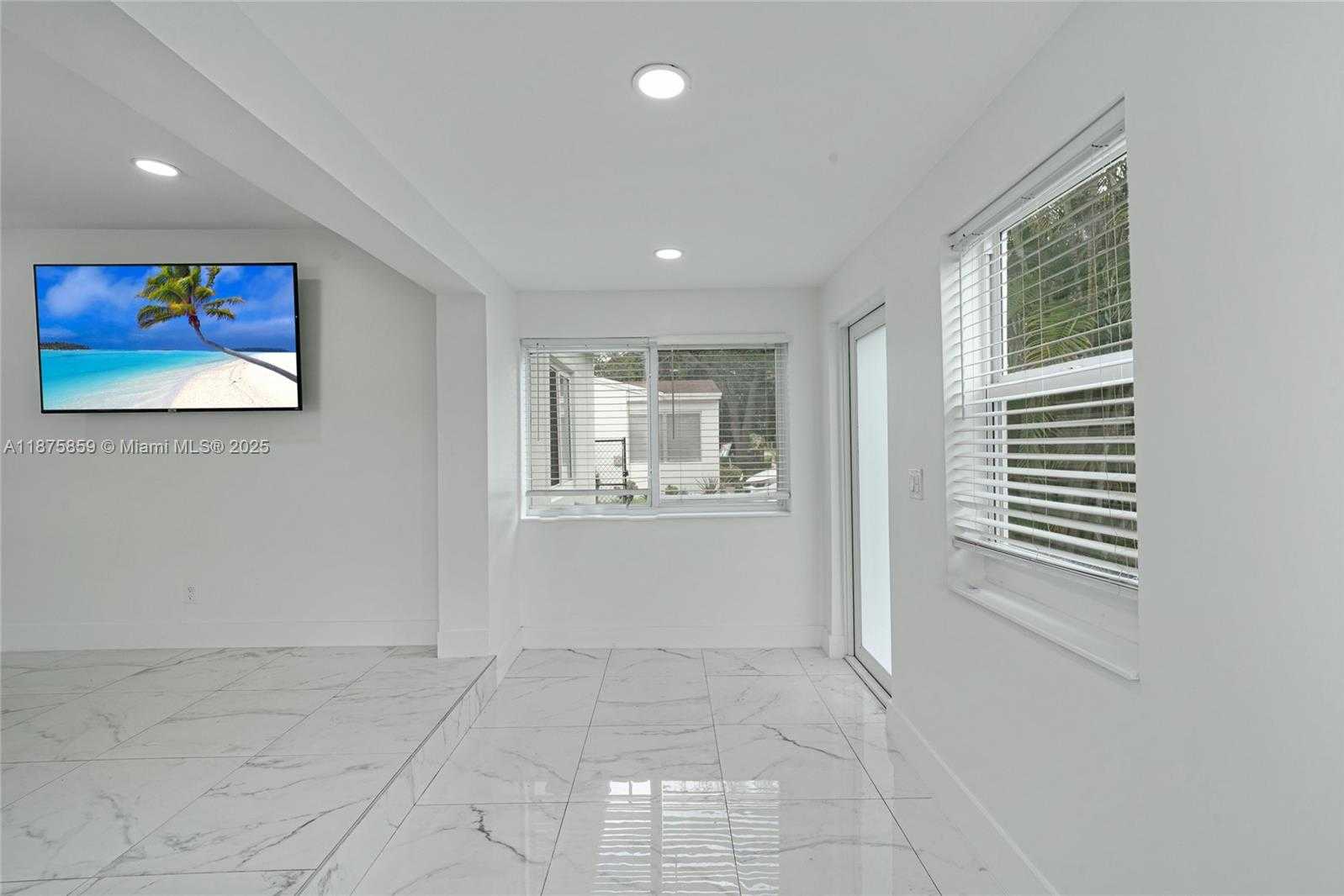 Small Image of 2431 COOLIDGE ST, Hollywood Number 10
