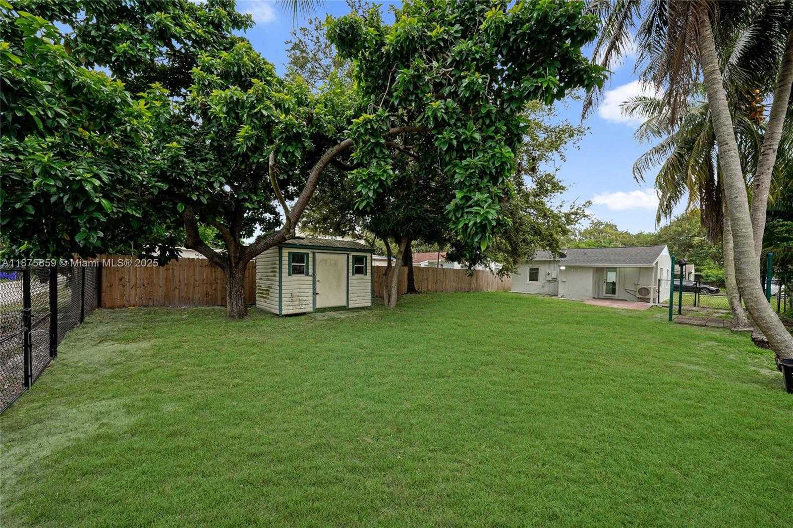 Small Image of 2431 COOLIDGE ST, Hollywood Number 16