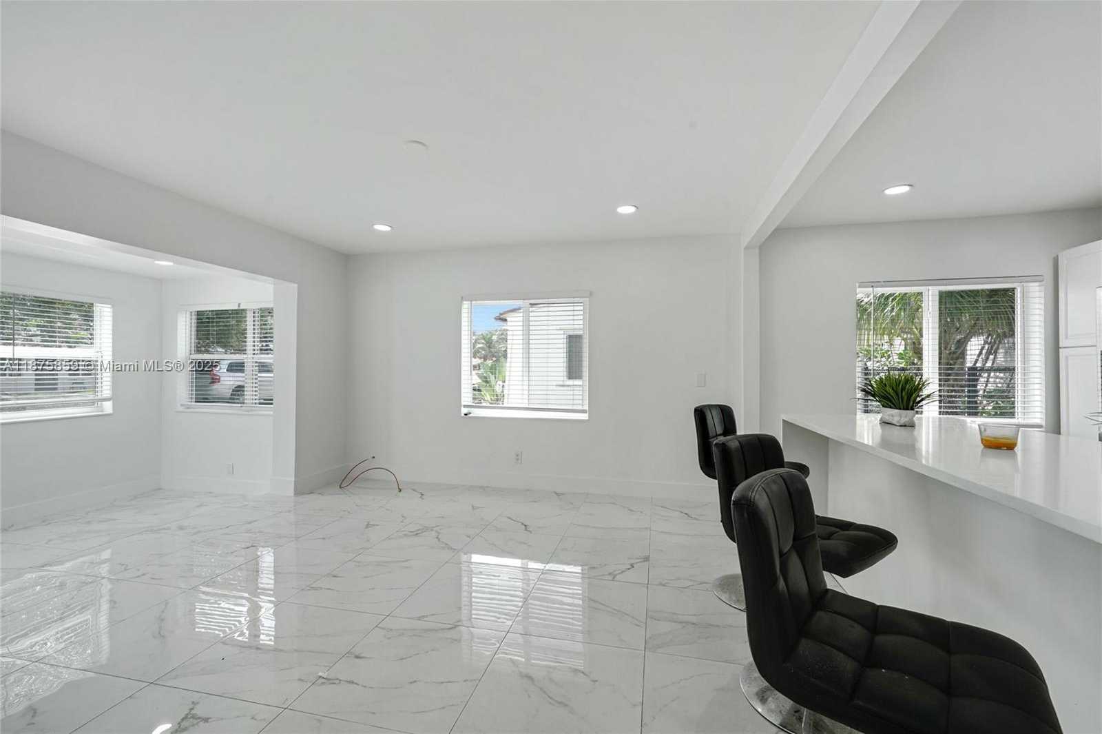 Small Image of 2431 COOLIDGE ST, Hollywood Number 6
