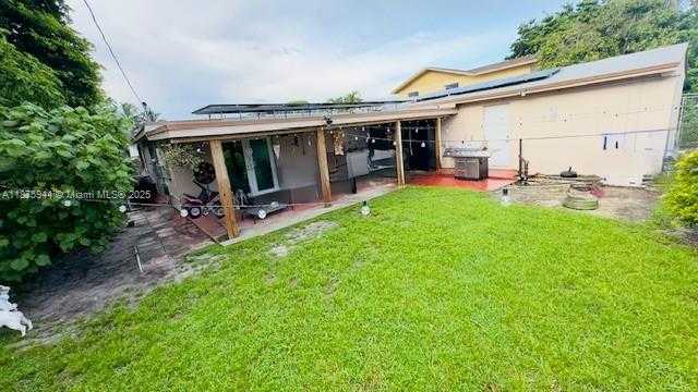 Small Image of 630 EAST 14TH ST, Hialeah Number 2
