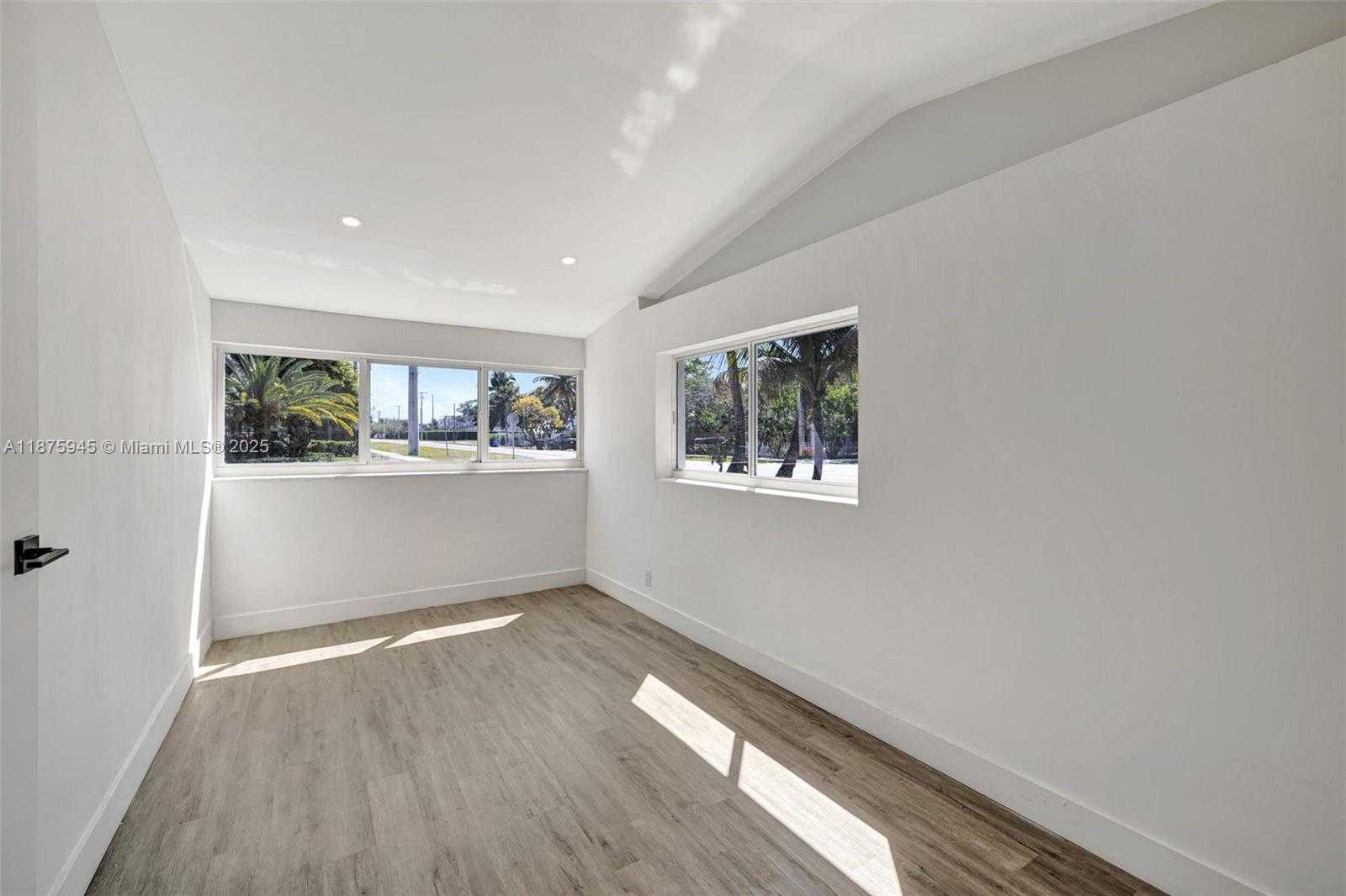 Small Image of 843 SOUTH WEST 20TH ST, Fort Lauderdale Number 15