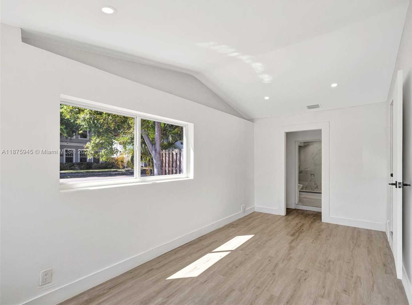 Small Image of 843 SOUTH WEST 20TH ST, Fort Lauderdale Number 17