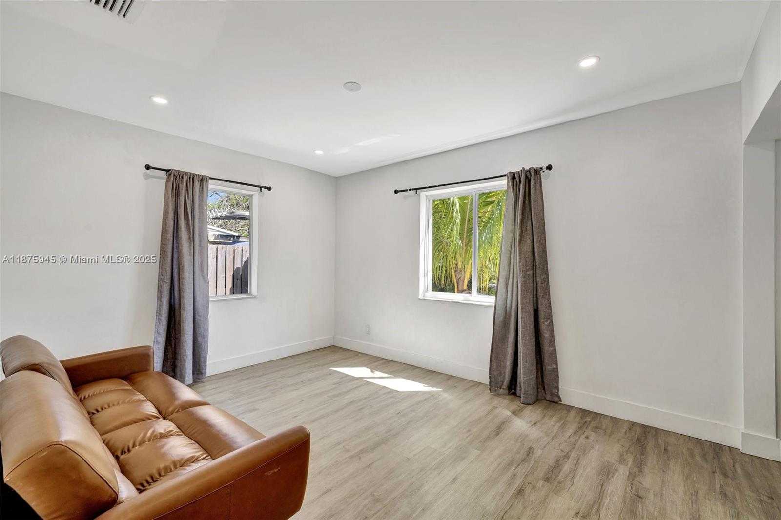 Small Image of 843 SOUTH WEST 20TH ST, Fort Lauderdale Number 21