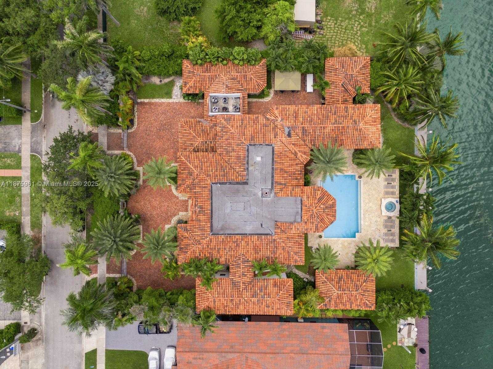 Small Image of 1201 NORTH EAST 83RD ST, Miami Number 39