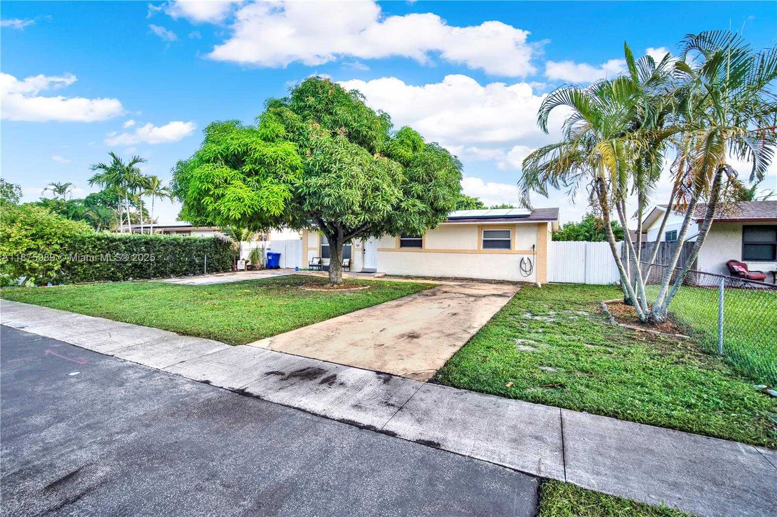 Small Image of 2771 NORTH WEST 8TH ST, Pompano Beach Number 2