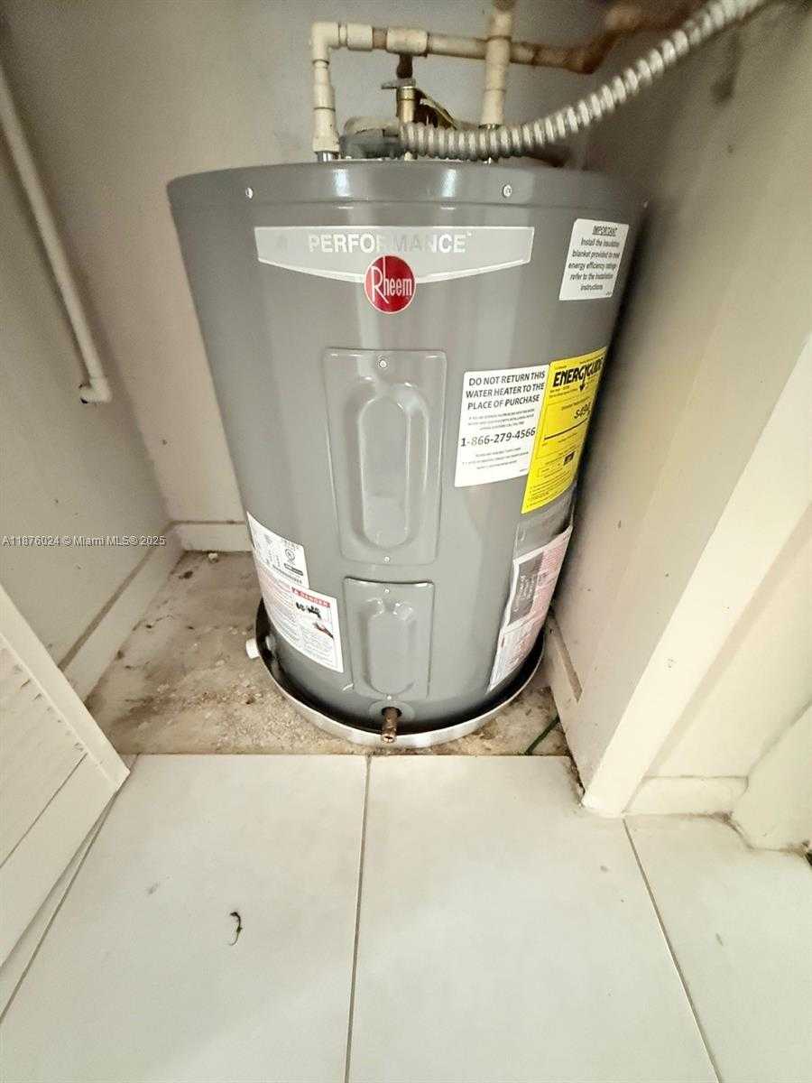 Small Image of 2798 NORTH WEST 9TH PL, Fort Lauderdale Number 16