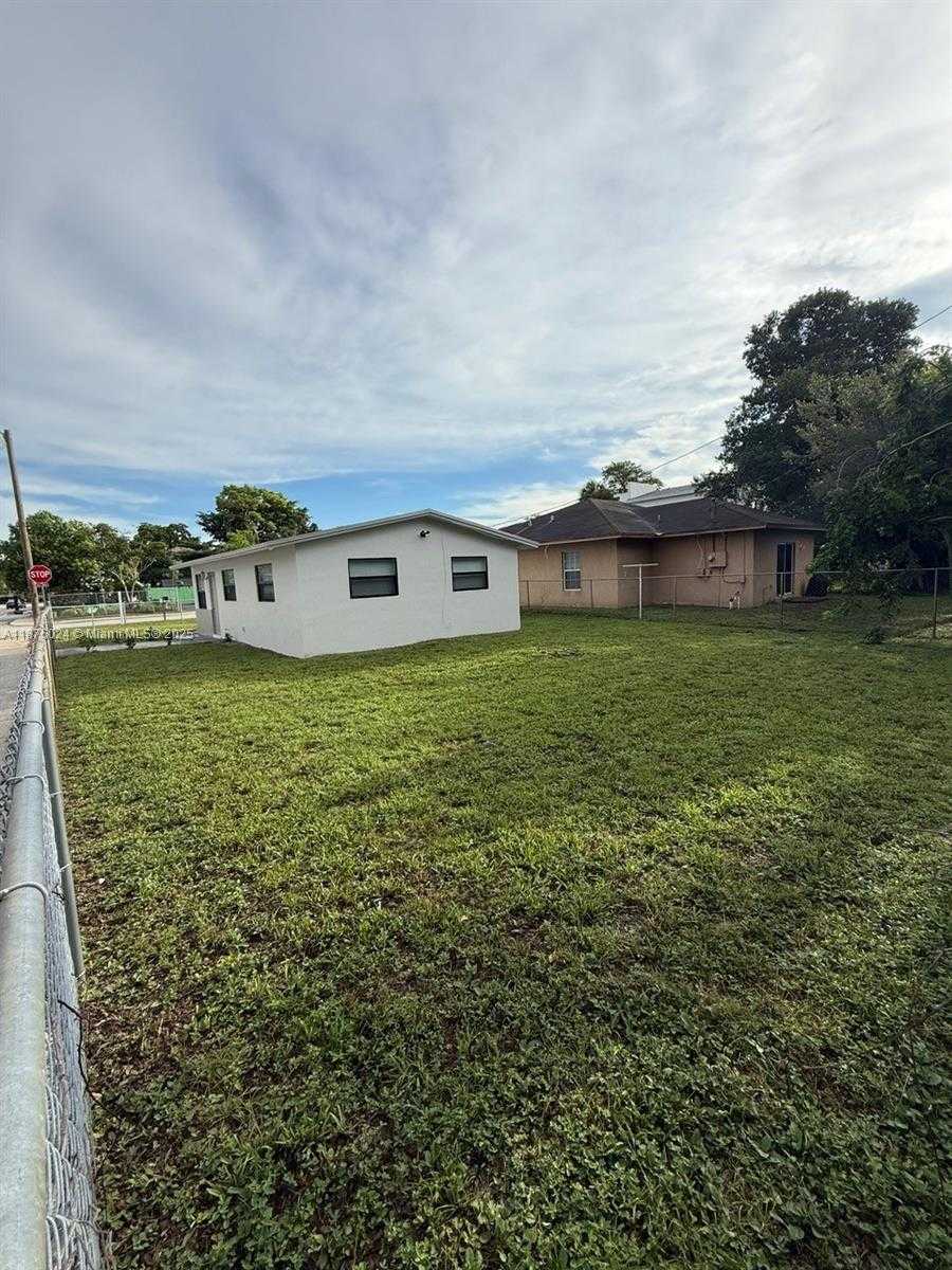 Small Image of 2798 NORTH WEST 9TH PL, Fort Lauderdale Number 20