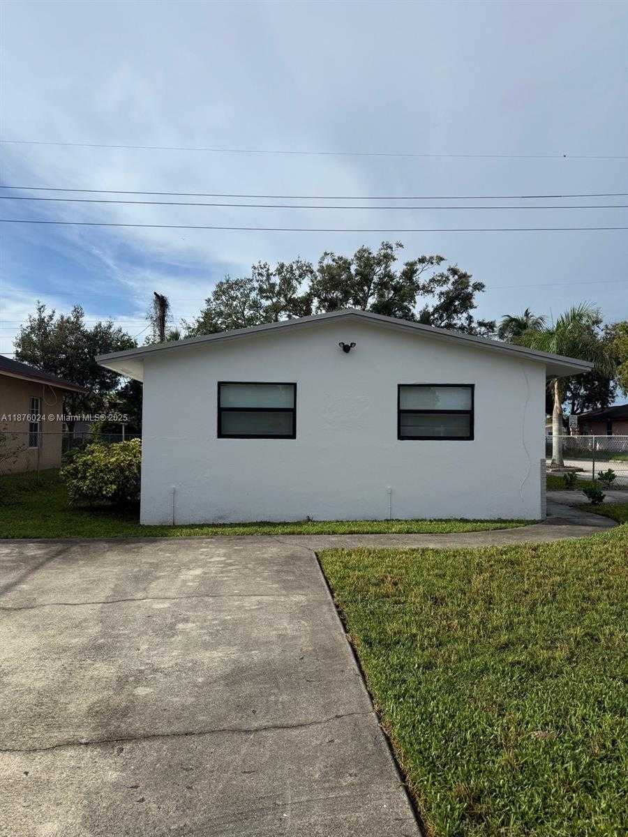 Small Image of 2798 NORTH WEST 9TH PL, Fort Lauderdale Number 5