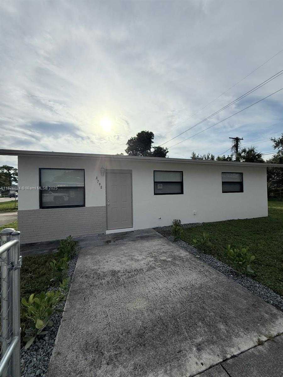Small Image of 2798 NORTH WEST 9TH PL, Fort Lauderdale Number 7