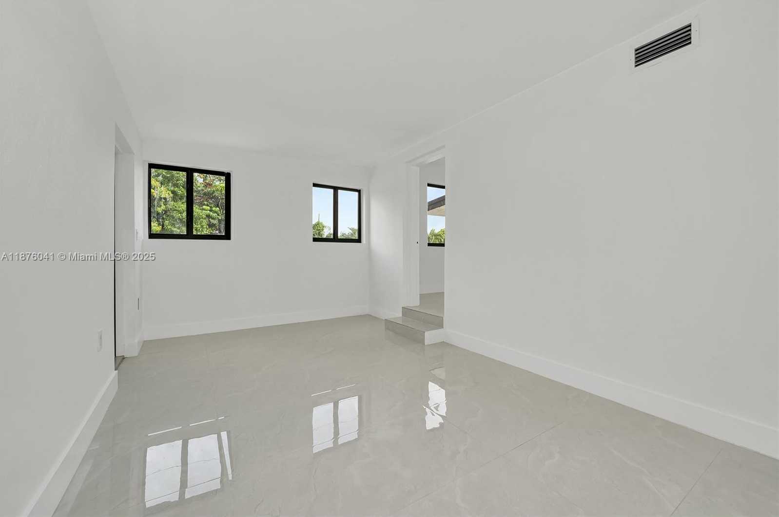 Small Image of Miami Number 19