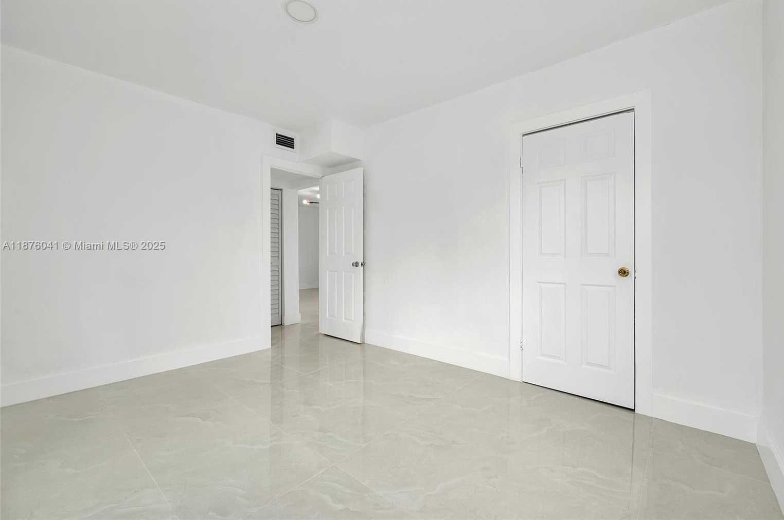 Small Image of Miami Number 22