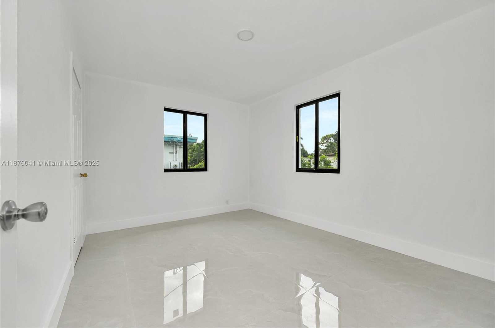 Small Image of Miami Number 23