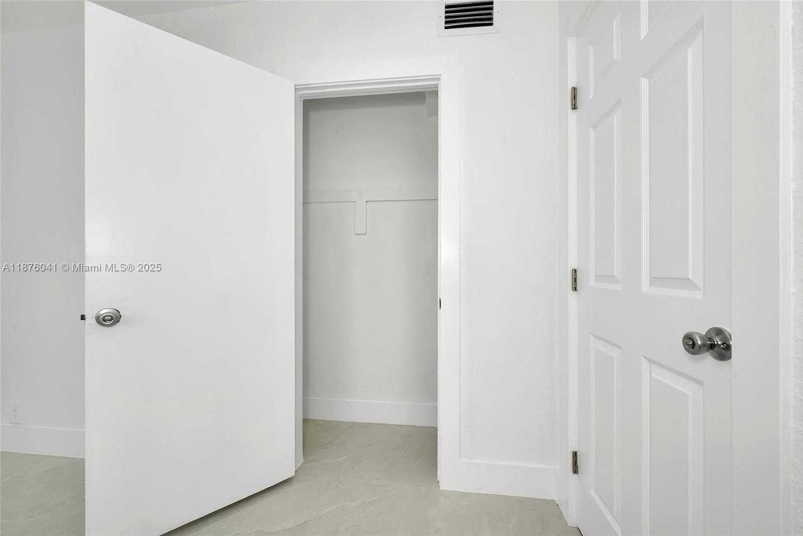 Small Image of Miami Number 24