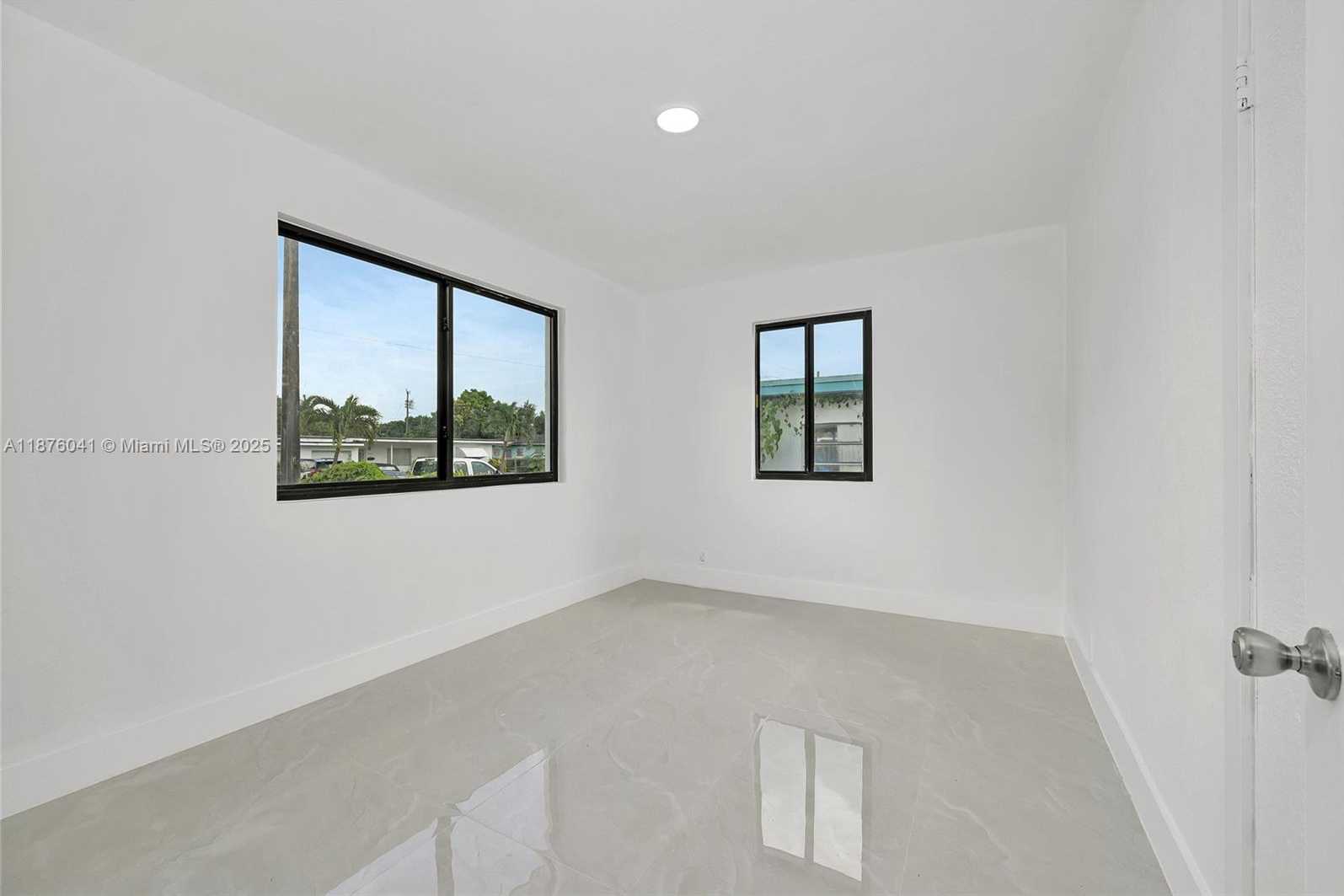 Small Image of Miami Number 26