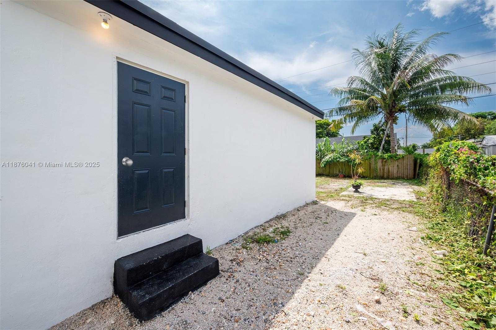 Small Image of Miami Number 29