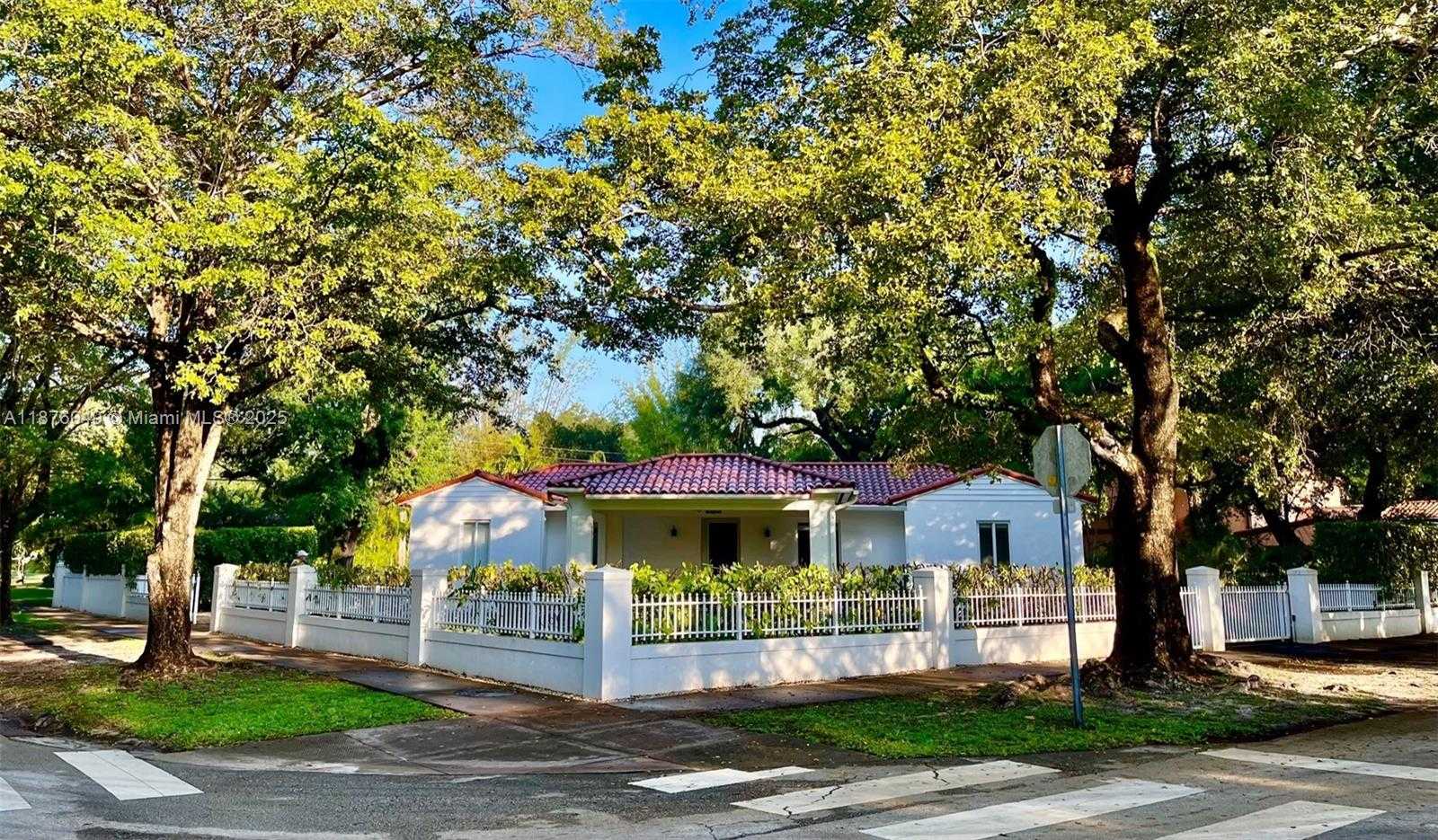 Small Image of 1820 FERDINAND ST, Coral Gables Number 12