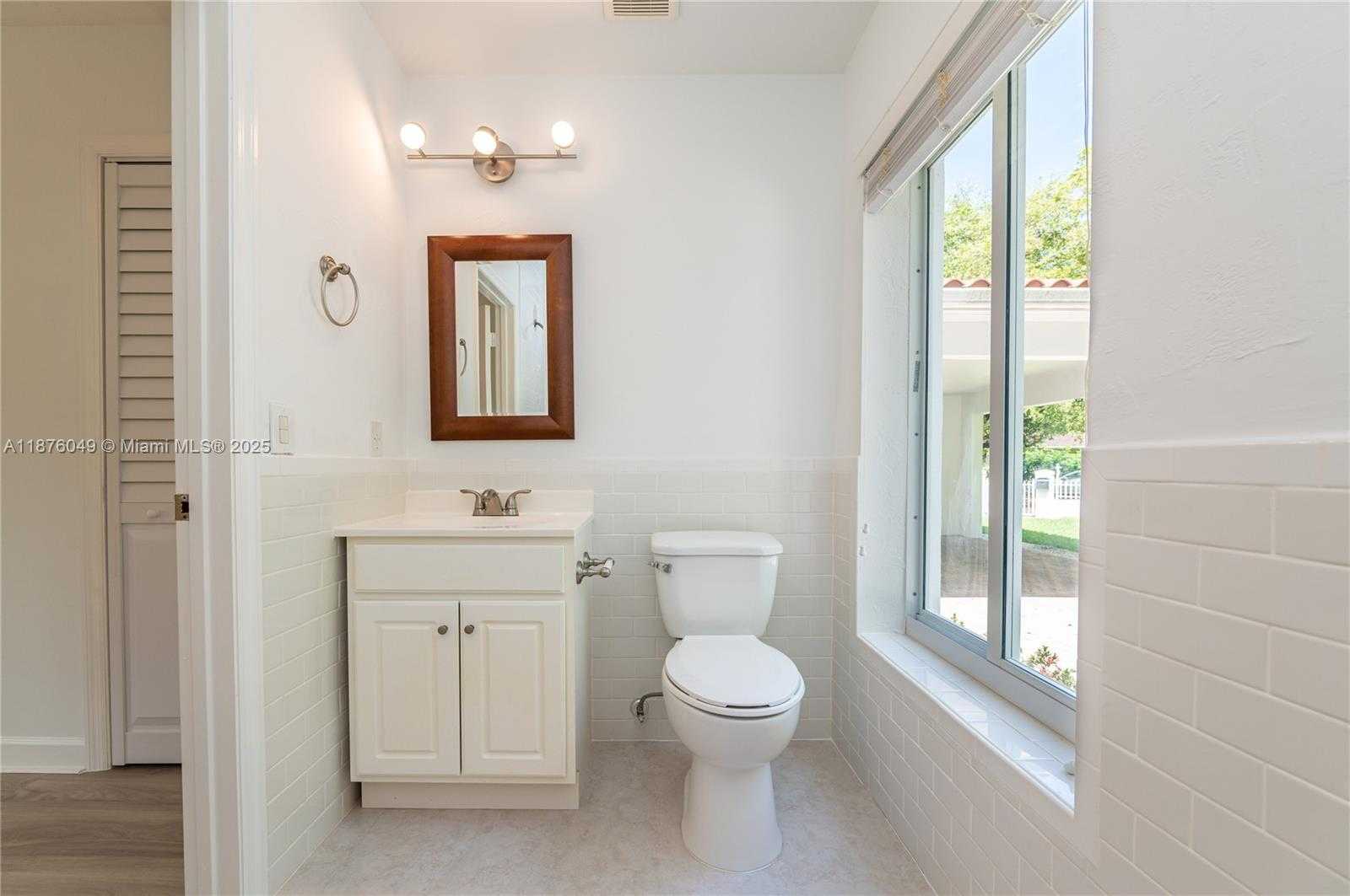 Small Image of 1820 FERDINAND ST, Coral Gables Number 38