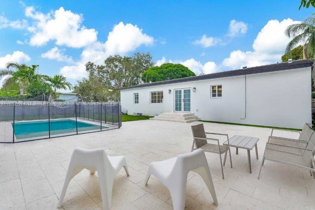 Small Image of 6135 SOUTH WEST 29TH ST, Miami Number 18
