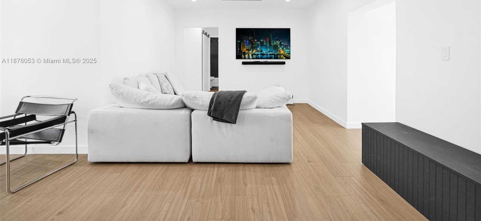 Small Image of 6135 SOUTH WEST 29TH ST, Miami Number 3