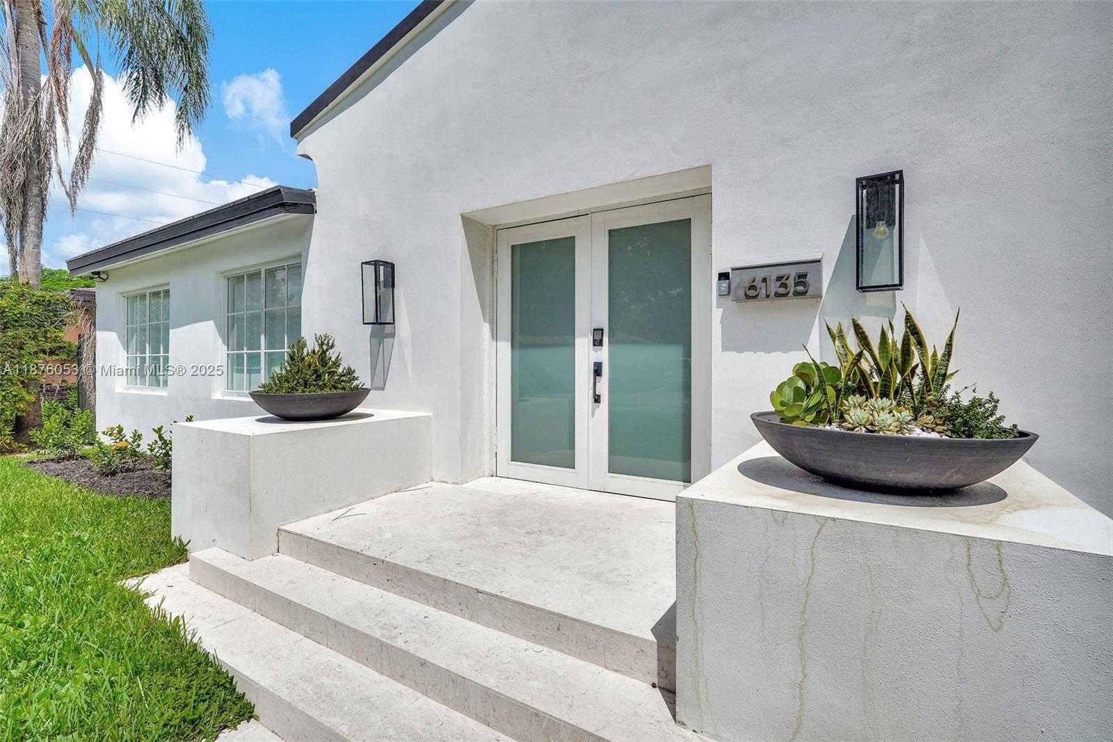 Small Image of 6135 SOUTH WEST 29TH ST, Miami Number 4