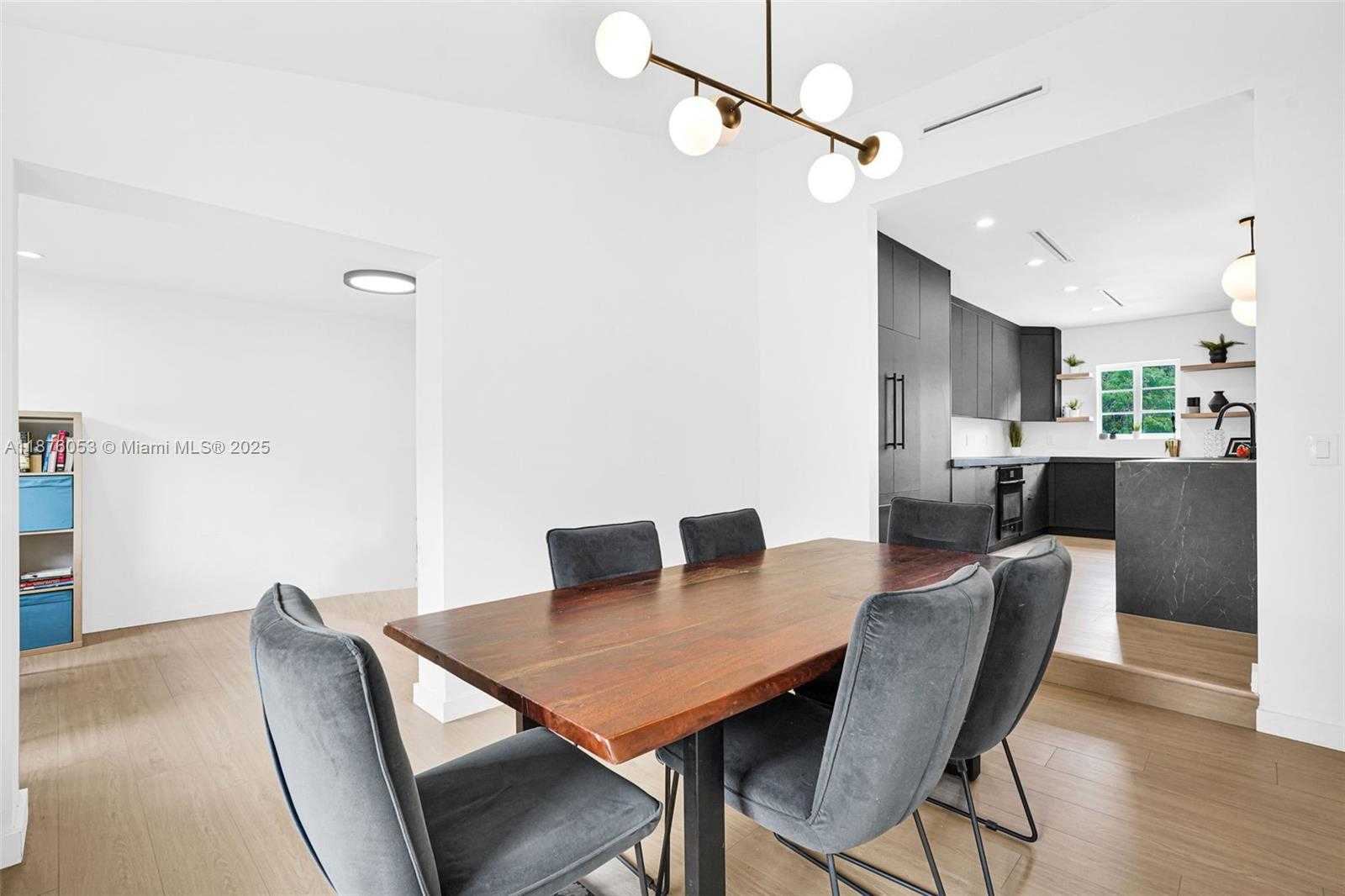 Small Image of 6135 SOUTH WEST 29TH ST, Miami Number 7