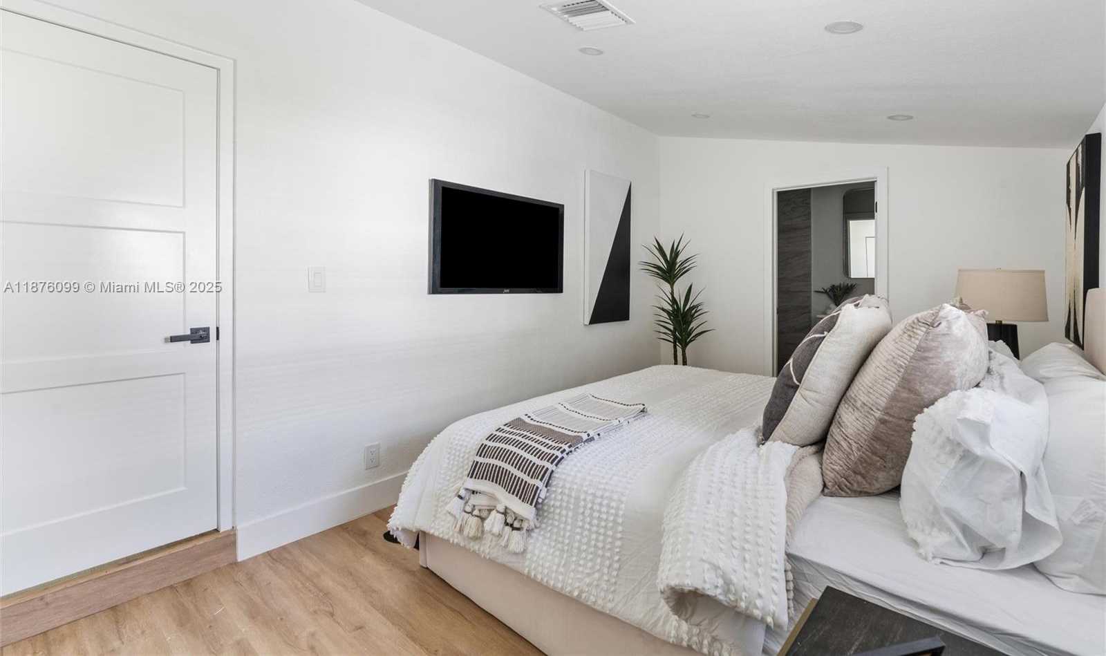 Small Image of 3230 TAFT ST, Hollywood Number 13