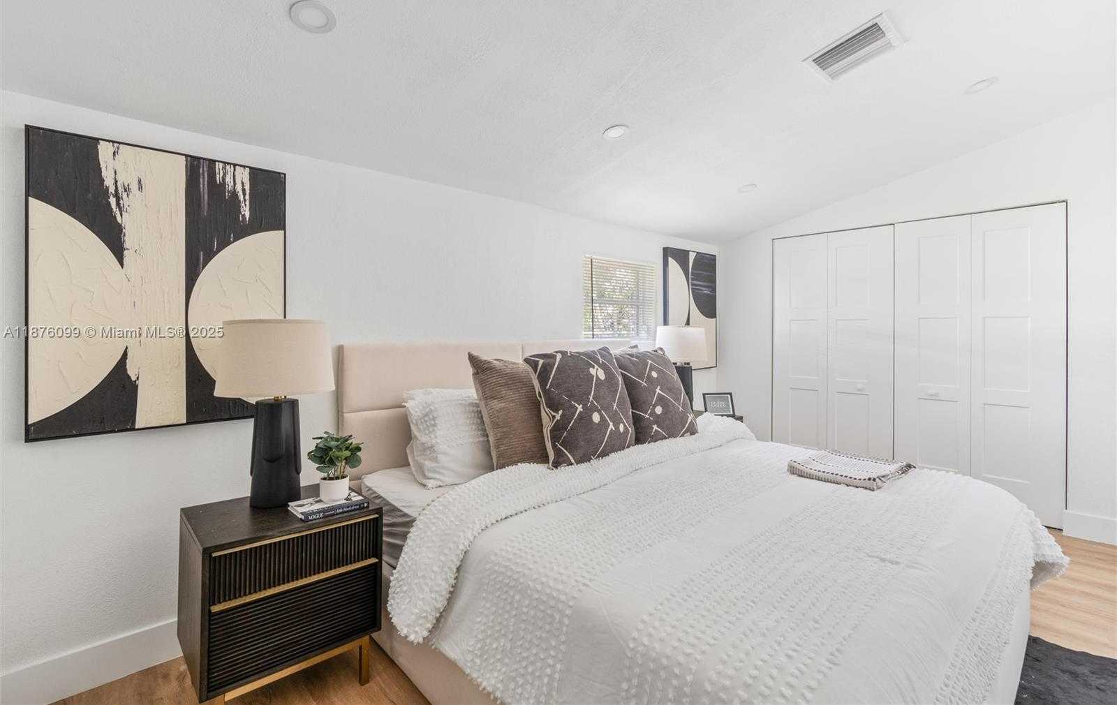 Small Image of 3230 TAFT ST, Hollywood Number 14