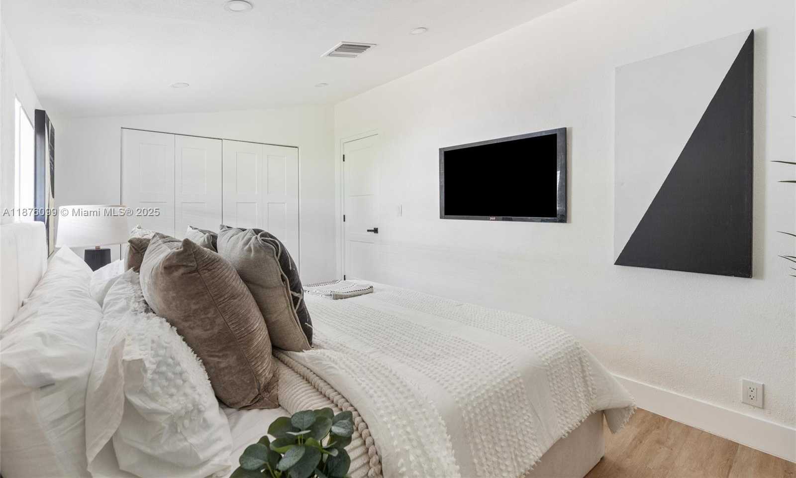 Small Image of 3230 TAFT ST, Hollywood Number 15